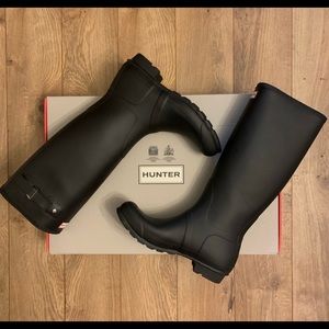 Size 11 matte tall hunter rain boots